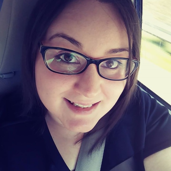 Meet your Posher, Desirae - Picture 2 of 2